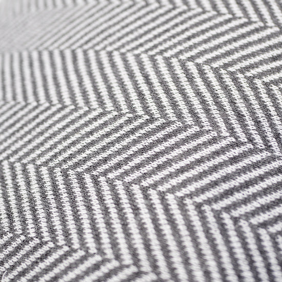 Malá podnožka - Pletený Rybí Kost Šedá 03