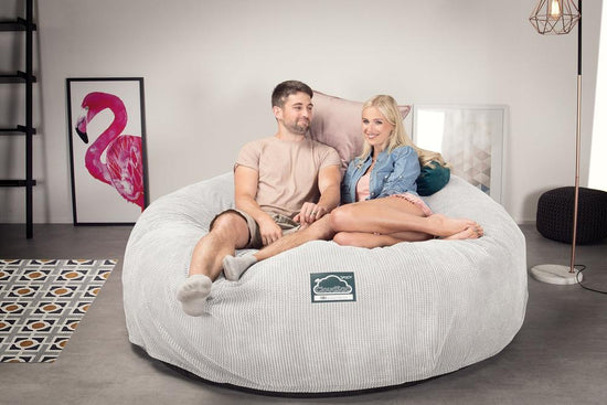 LOUNGE PUG, CloudSac 3000 XXXL - obří sedací vak ve tvaru pohovky/dvousedačky z paměťové pěny (King Size),Pom pom Slonovinová