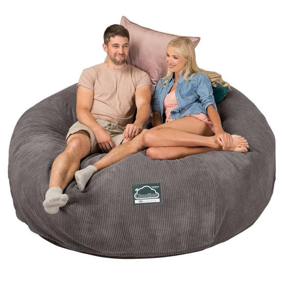 LOUNGE PUG, CloudSac 3000 XXXL - obří sedací vak ve tvaru pohovky/dvousedačky z paměťové pěny (King Size),Pom pom Tmavě šedá