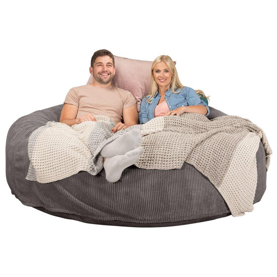 LOUNGE PUG, CloudSac 3000 XXXL - obří sedací vak ve tvaru pohovky/dvousedačky z paměťové pěny (King Size),Pom pom Tmavě šedá