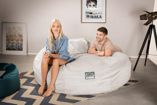 LOUNGE PUG, CloudSac 3000 XXXL - obří sedací vak ve tvaru pohovky/dvousedačky z paměťové pěny (King Size),Samet Stříbrná