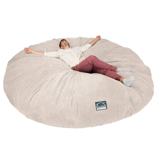 LOUNGE PUG, CloudSac 5000 XXXXXL - gigantický sedací vak ve tvaru pohovky z paměťové pěny,Manšestr Slonovinová