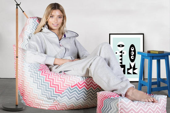 LOUNGE PUG, Sedací vak hruška, Geometrický potisk Růžová Chevron