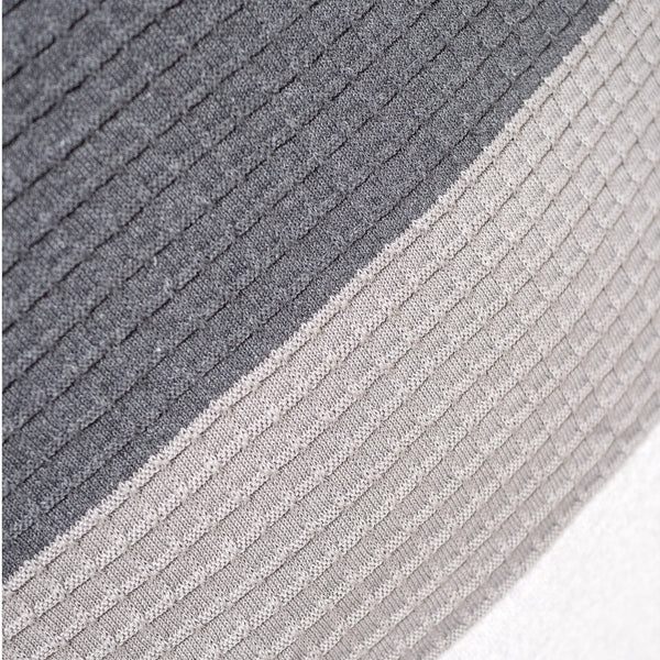 Povlak na Polštář Velký 70 x 70cm - Pletený Barevný Blok Šedá Fabric Close-up Image