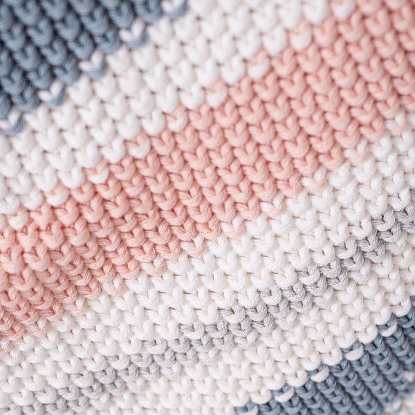 Přehoz na pohovku / deka - Pletený Proužek Pastel Fabric Close-up Image