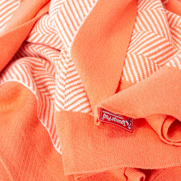 Přehoz na pohovku / deka - Pletený Rybí Kost Korál Fabric Close-up Image