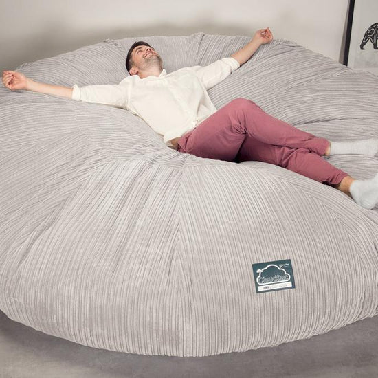 LOUNGE PUG, CloudSac 5000 XXXXXL - gigantický sedací vak ve tvaru pohovky z paměťové pěny,Manšestr Slonovinová