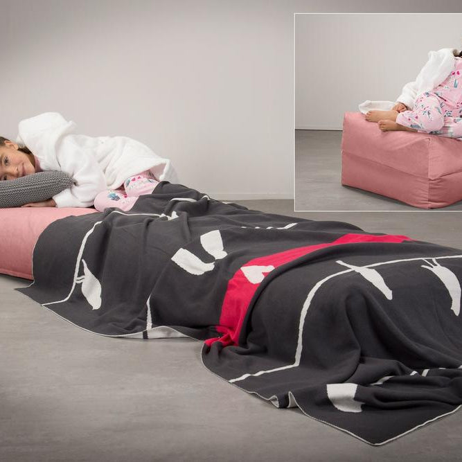 Avery - rozkládací futon, rozkládací postel, postel pro hosty od Lounge Pug,Samet Růžová