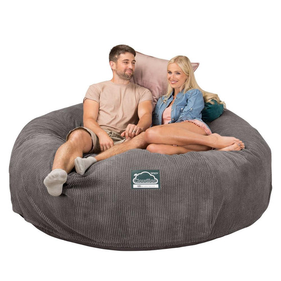 LOUNGE PUG, CloudSac 3000 XXXL - obří sedací vak ve tvaru pohovky/dvousedačky z paměťové pěny (King Size),Pom pom Tmavě šedá