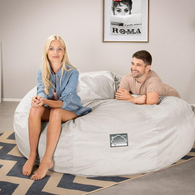 LOUNGE PUG, CloudSac 3000 XXXL - obří sedací vak ve tvaru pohovky/dvousedačky z paměťové pěny (King Size),Samet Stříbrná