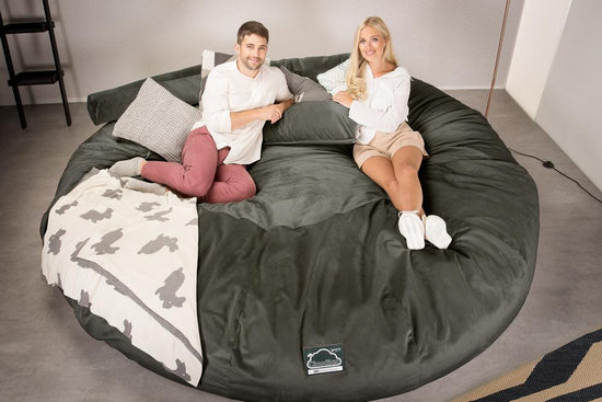 LOUNGE PUG, CloudSac 5000 XXXXXL - gigantický sedací vak ve tvaru pohovky z paměťové pěny,Samet Tmavomodrá šeď