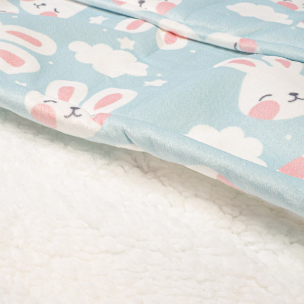 Dětská Oversized Mikina s Kapucí s Funkcí Přikrývky - Minky Králík Fabric Close-up Image