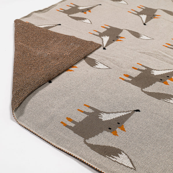 Přehoz na pohovku / deka - Pletený Liška Fabric Close-up Image